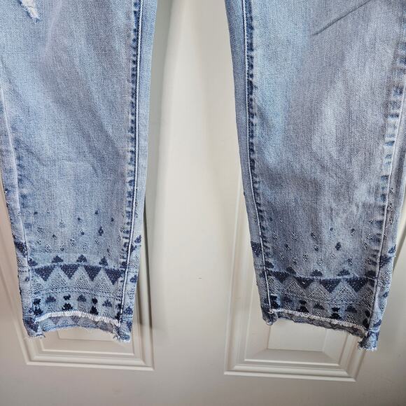 Womens Natural Reflections Vintage Reunion Embroidered Cropped Jeans Size 8 - Picture 6 of 11